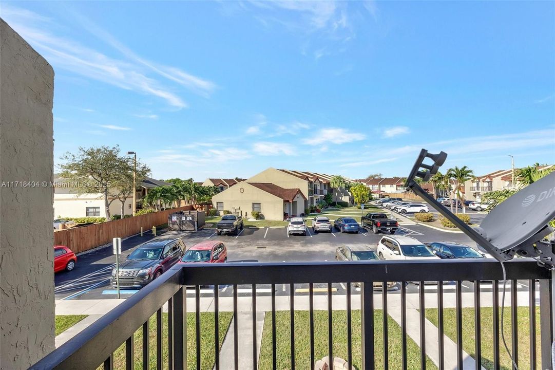 For Sale: $460,000 (2 beds, 2 baths, 1100 Square Feet)