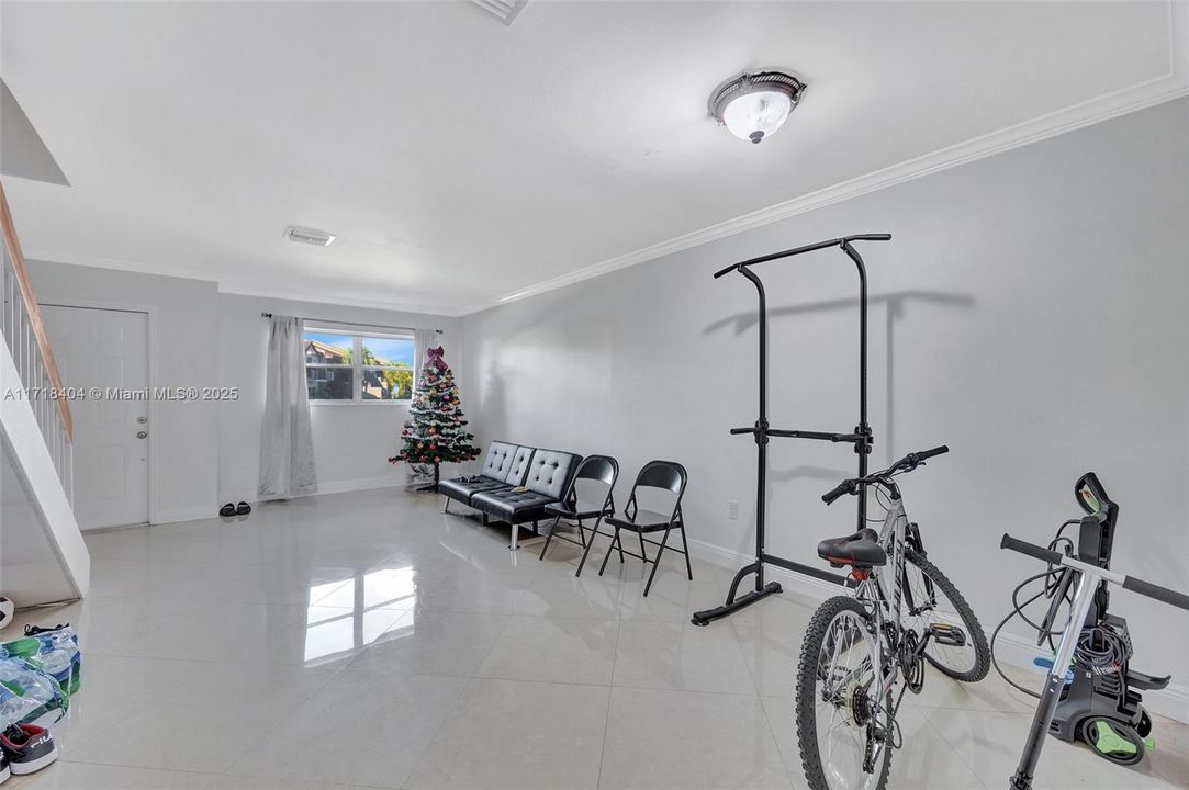 For Sale: $460,000 (2 beds, 2 baths, 1100 Square Feet)