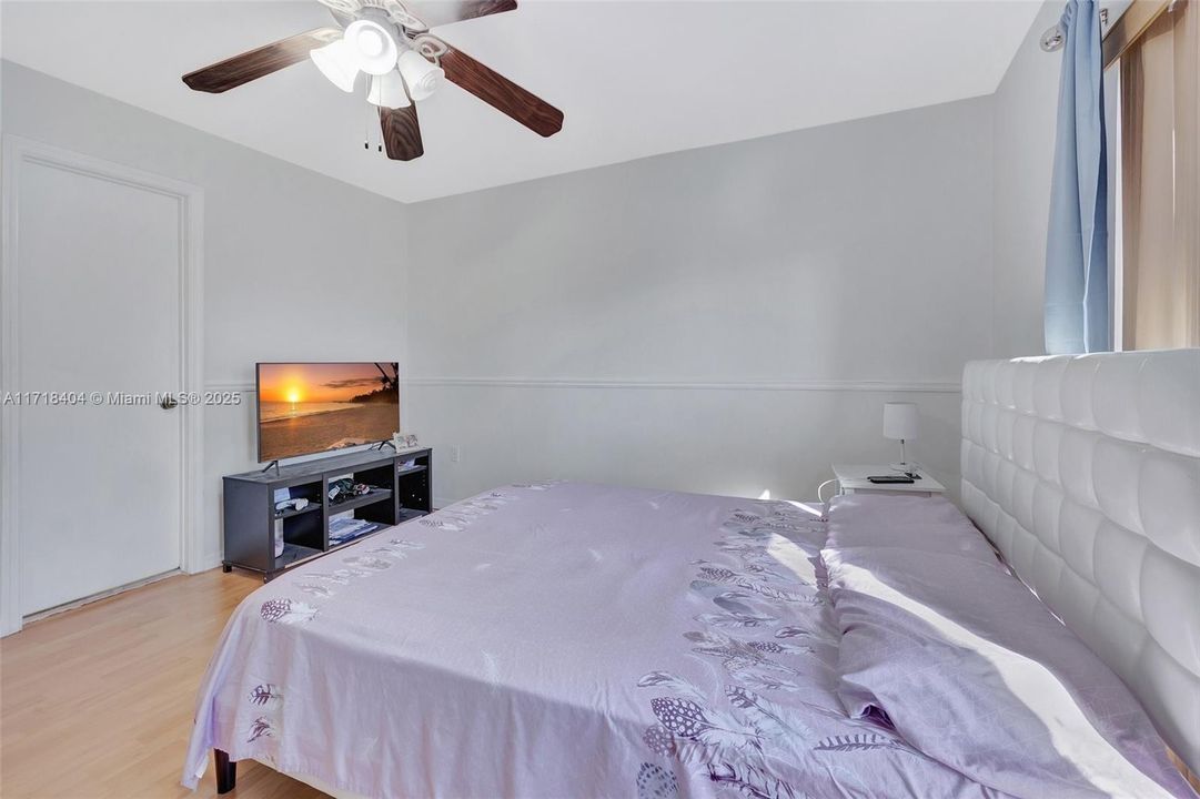 For Sale: $460,000 (2 beds, 2 baths, 1100 Square Feet)