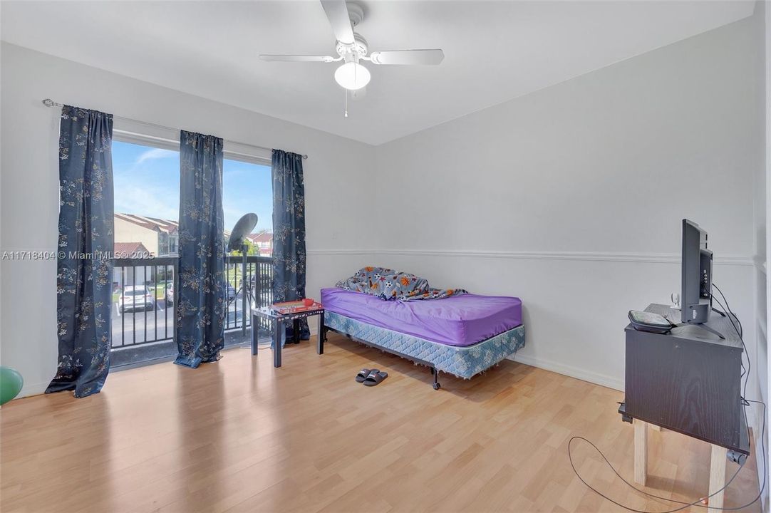 For Sale: $460,000 (2 beds, 2 baths, 1100 Square Feet)