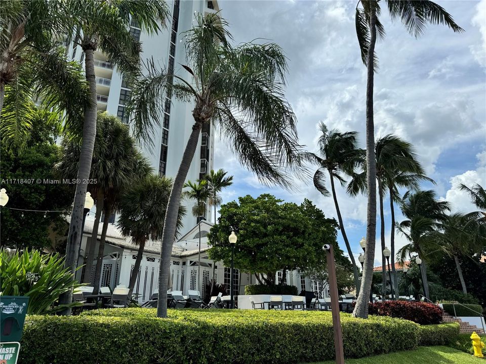 Bayfront restaurant patio