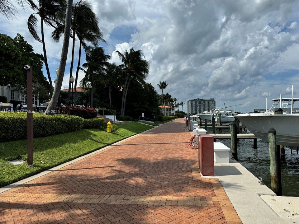 Walk way at Bayfront dock