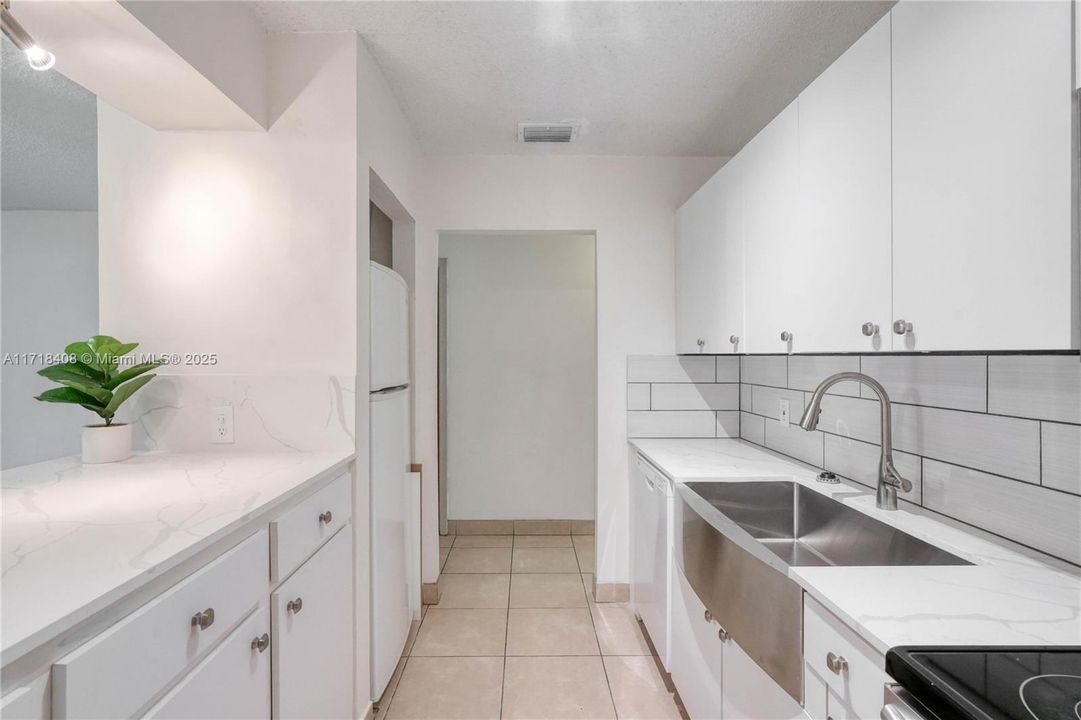 For Rent: $3,900 (4 beds, 2 baths, 1458 Square Feet)