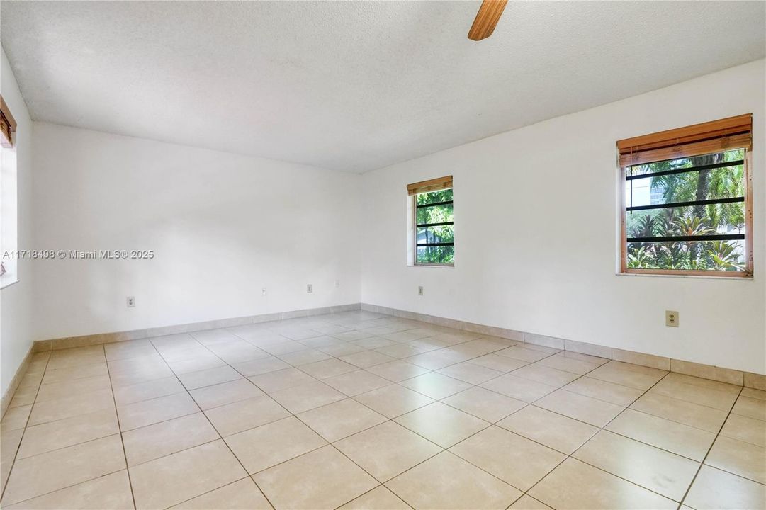 For Rent: $3,900 (4 beds, 2 baths, 1458 Square Feet)