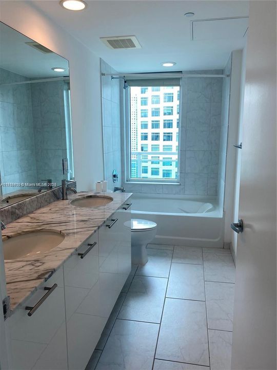 For Rent: $3,350 (1 beds, 1 baths, 774 Square Feet)