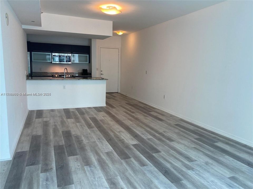 For Rent: $3,350 (1 beds, 1 baths, 774 Square Feet)