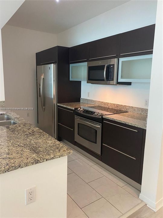 For Rent: $3,350 (1 beds, 1 baths, 774 Square Feet)