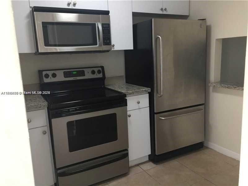 For Sale: $162,000 (2 beds, 2 baths, 850 Square Feet)