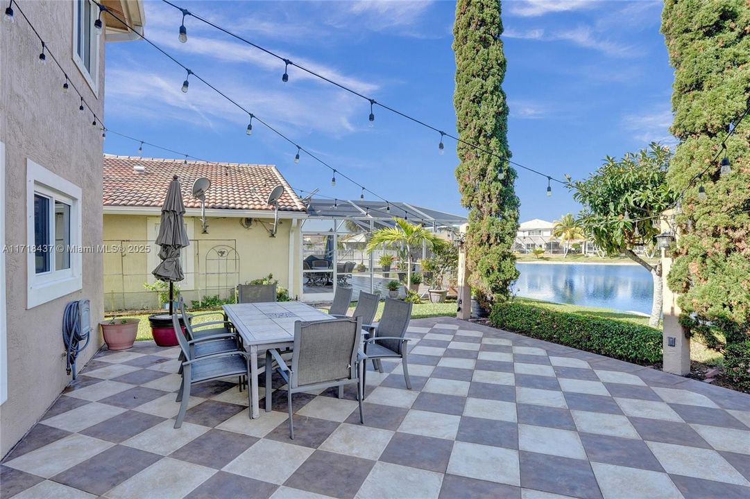 For Sale: $748,800 (4 beds, 2 baths, 2207 Square Feet)