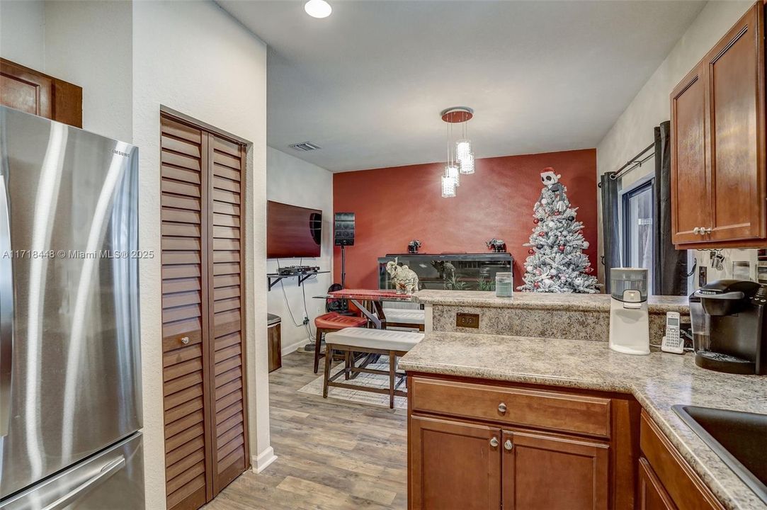 For Sale: $369,000 (3 beds, 2 baths, 1512 Square Feet)