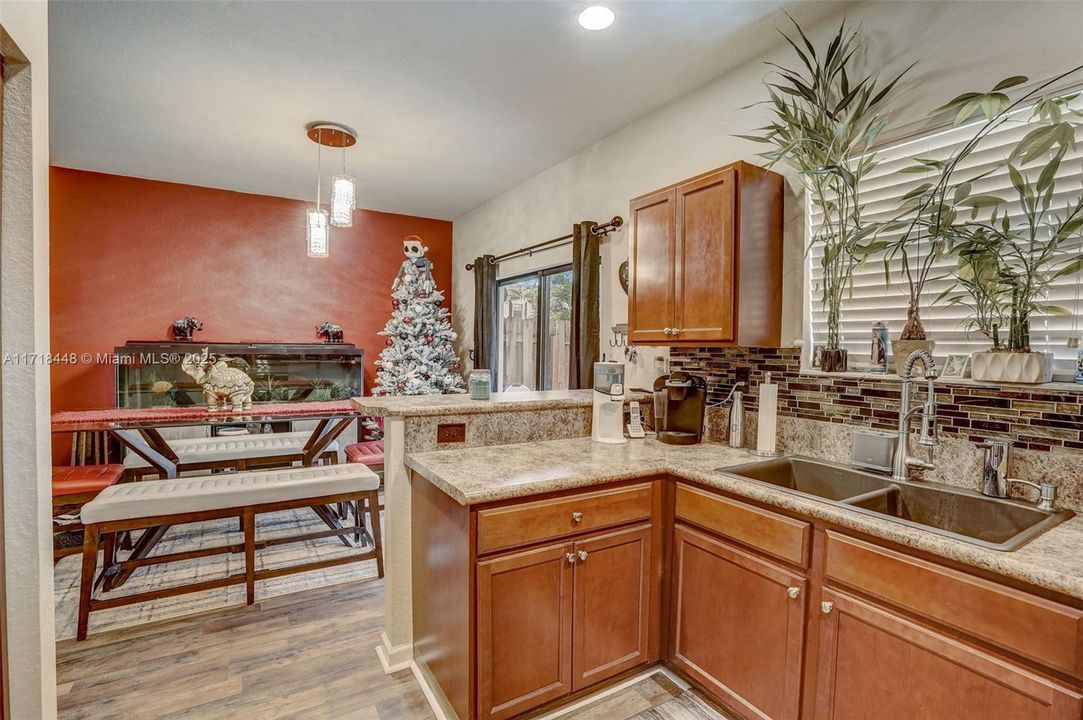 For Sale: $369,000 (3 beds, 2 baths, 1512 Square Feet)