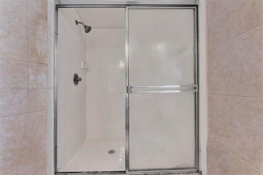 ensuite shower 2