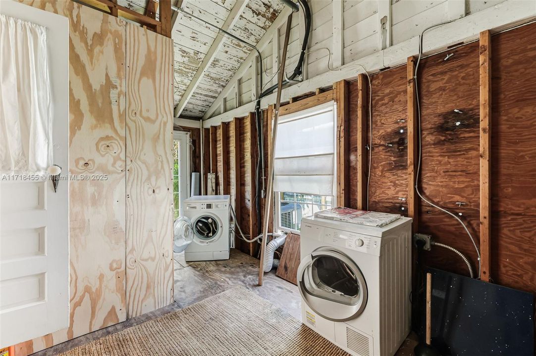 Recently Sold: $891,500 (2 beds, 1 baths, 1197 Square Feet)