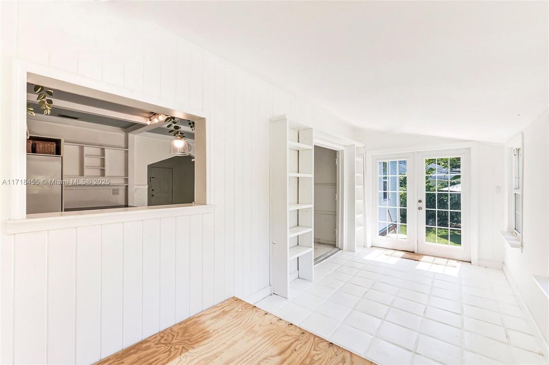 Recently Sold: $891,500 (2 beds, 1 baths, 1197 Square Feet)