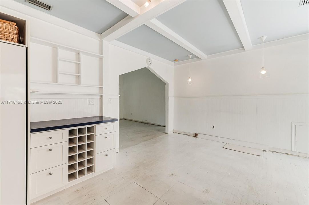 Recently Sold: $891,500 (2 beds, 1 baths, 1197 Square Feet)