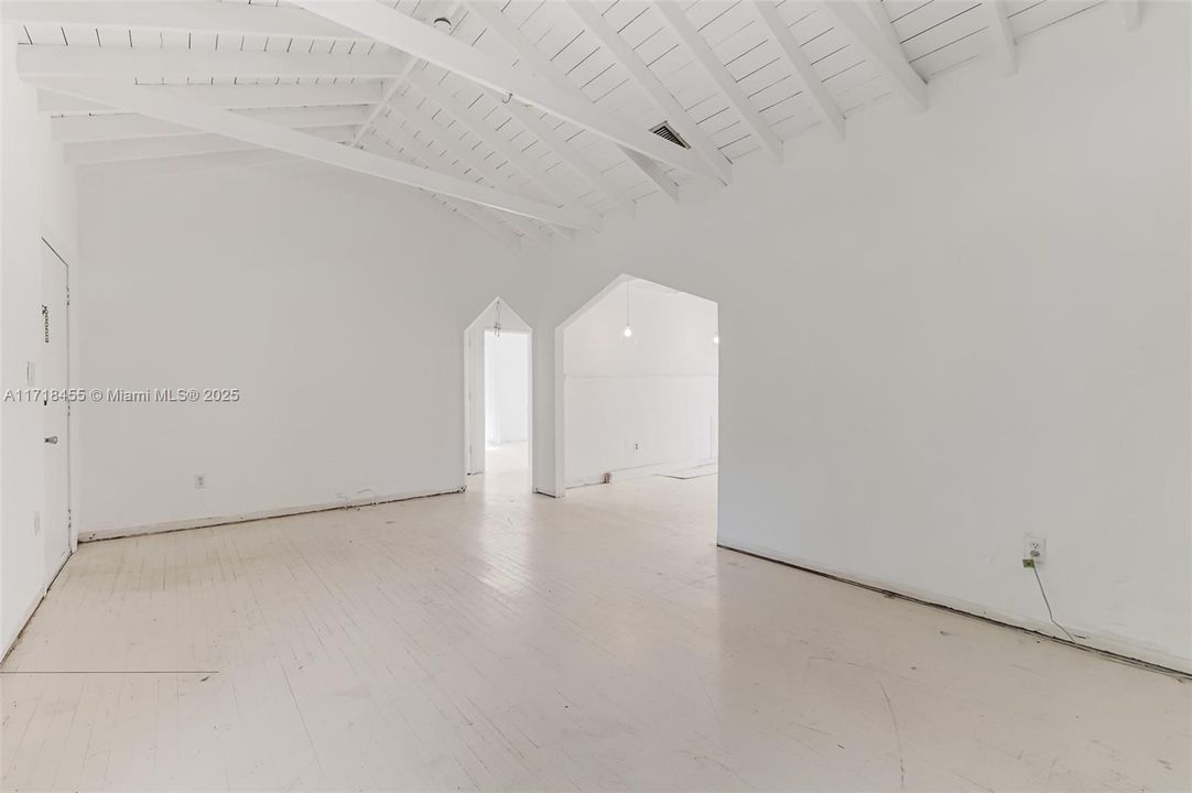 Recently Sold: $891,500 (2 beds, 1 baths, 1197 Square Feet)