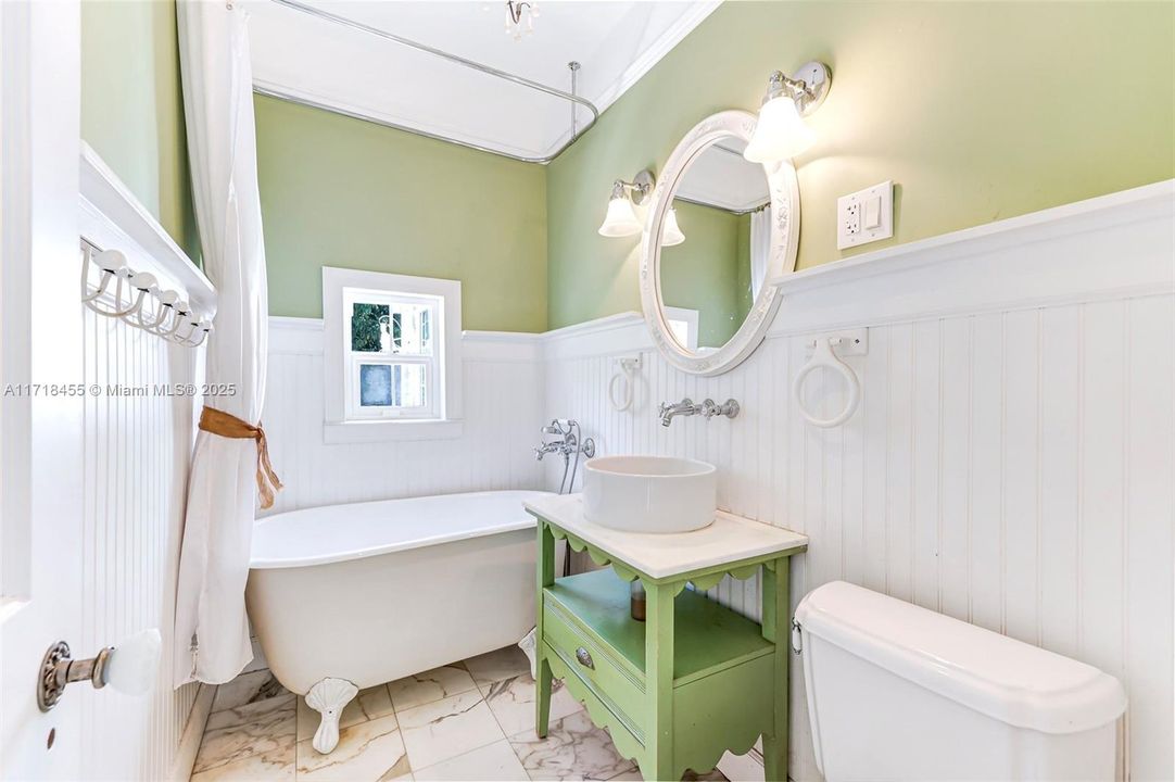 Recently Sold: $891,500 (2 beds, 1 baths, 1197 Square Feet)