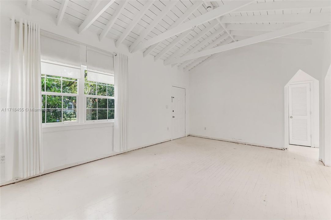 Recently Sold: $891,500 (2 beds, 1 baths, 1197 Square Feet)