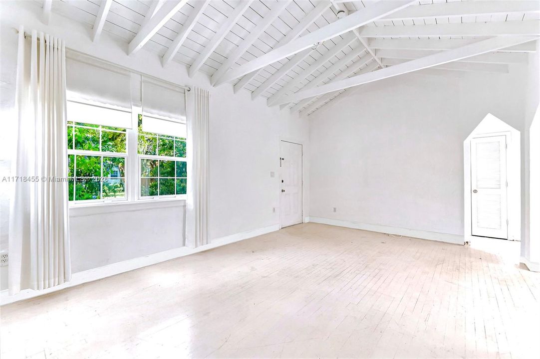 Recently Sold: $891,500 (2 beds, 1 baths, 1197 Square Feet)