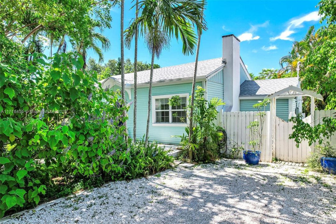 Recently Sold: $891,500 (2 beds, 1 baths, 1197 Square Feet)