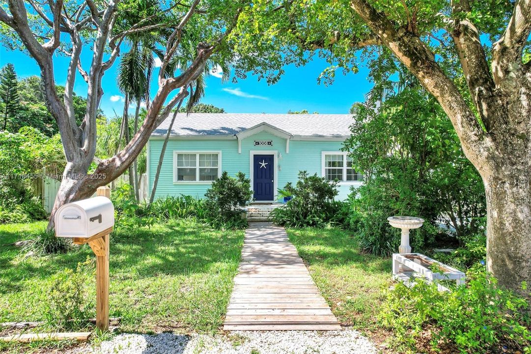 Recently Sold: $891,500 (2 beds, 1 baths, 1197 Square Feet)