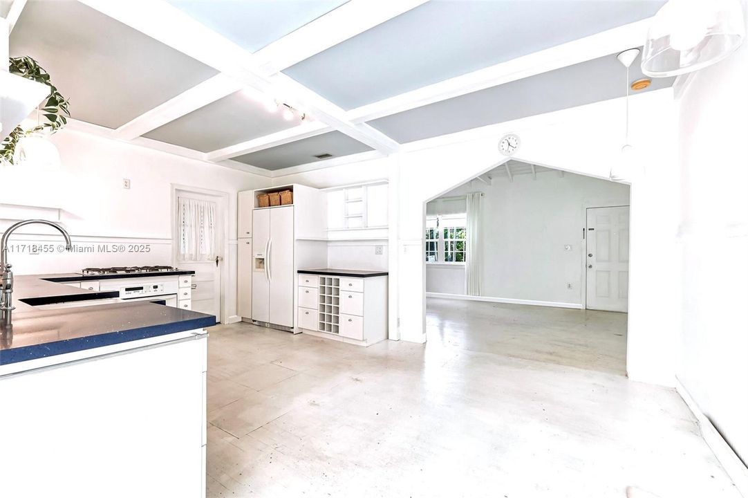 Recently Sold: $891,500 (2 beds, 1 baths, 1197 Square Feet)