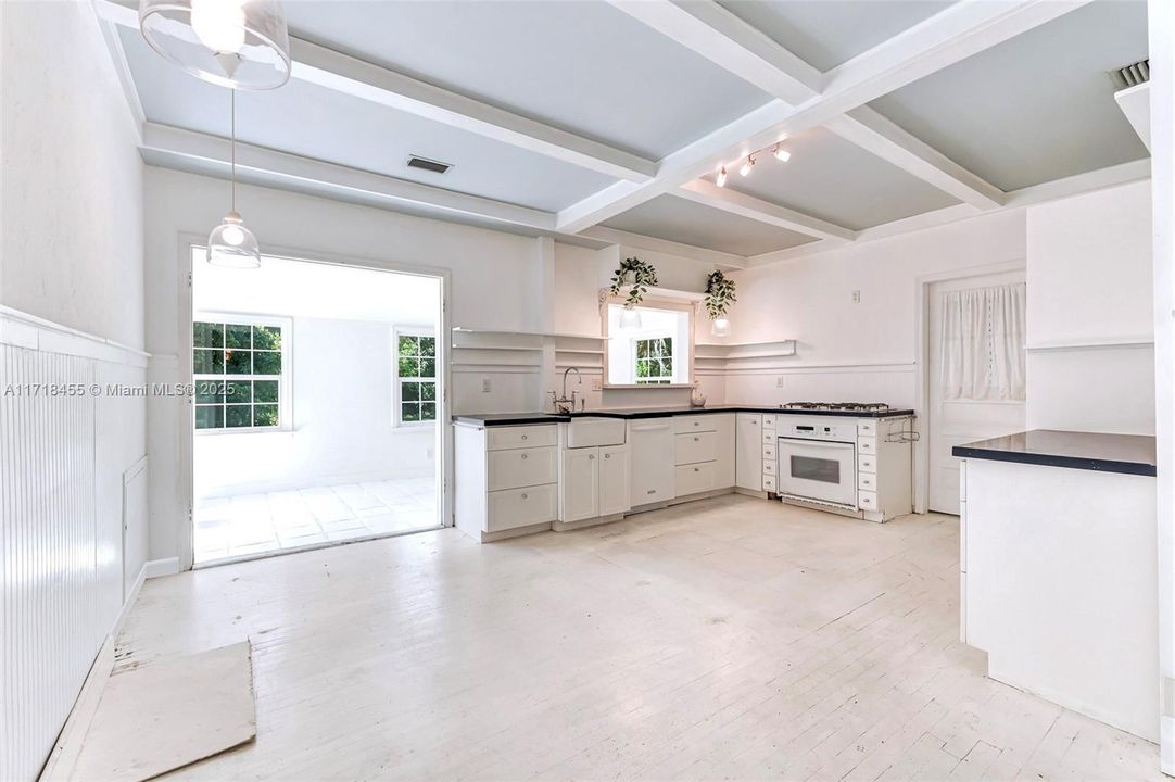 Recently Sold: $891,500 (2 beds, 1 baths, 1197 Square Feet)