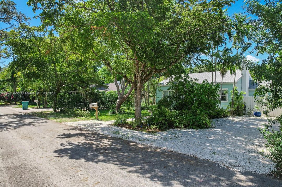 Recently Sold: $891,500 (2 beds, 1 baths, 1197 Square Feet)