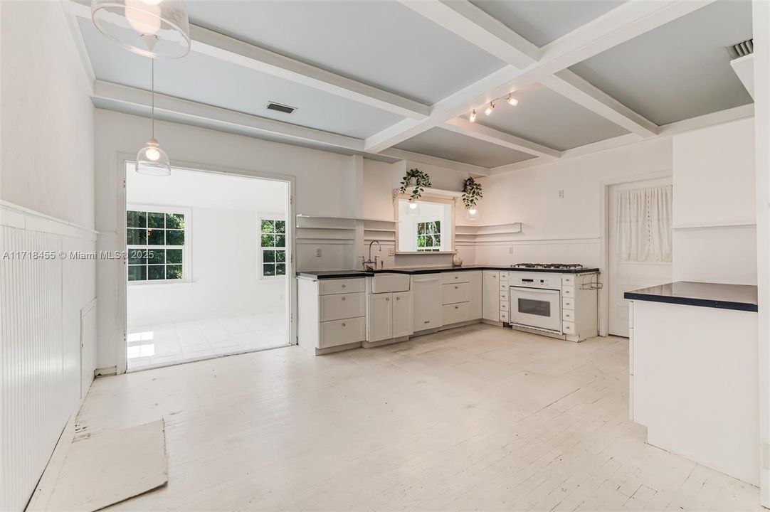 Recently Sold: $891,500 (2 beds, 1 baths, 1197 Square Feet)