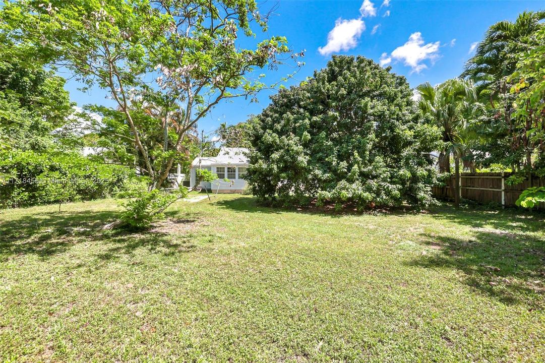 Recently Sold: $891,500 (2 beds, 1 baths, 1197 Square Feet)