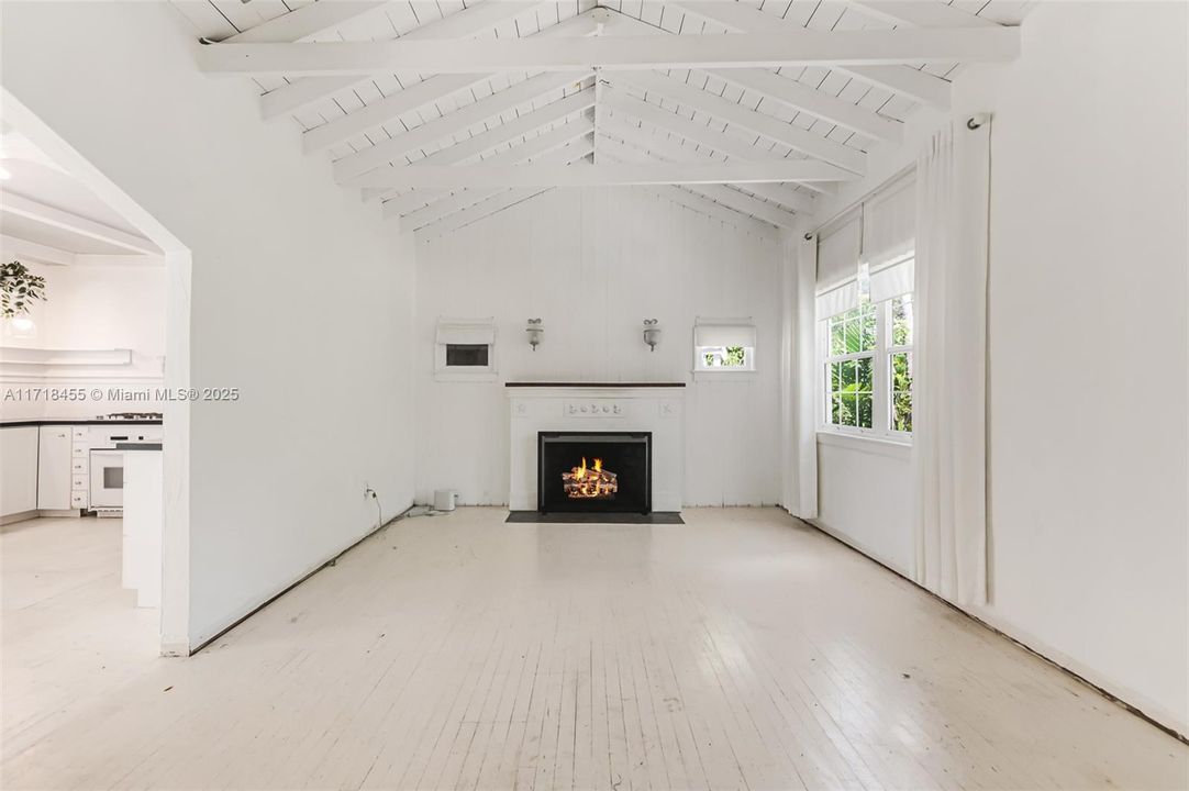 Recently Sold: $891,500 (2 beds, 1 baths, 1197 Square Feet)