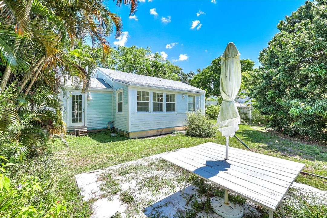 Recently Sold: $891,500 (2 beds, 1 baths, 1197 Square Feet)