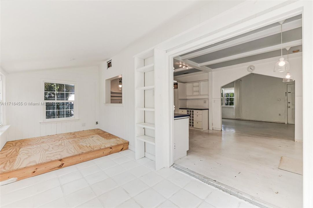 Recently Sold: $891,500 (2 beds, 1 baths, 1197 Square Feet)