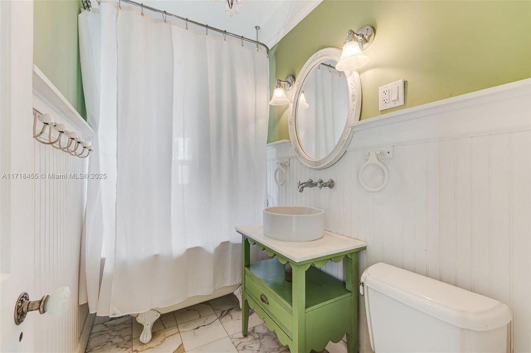Recently Sold: $891,500 (2 beds, 1 baths, 1197 Square Feet)