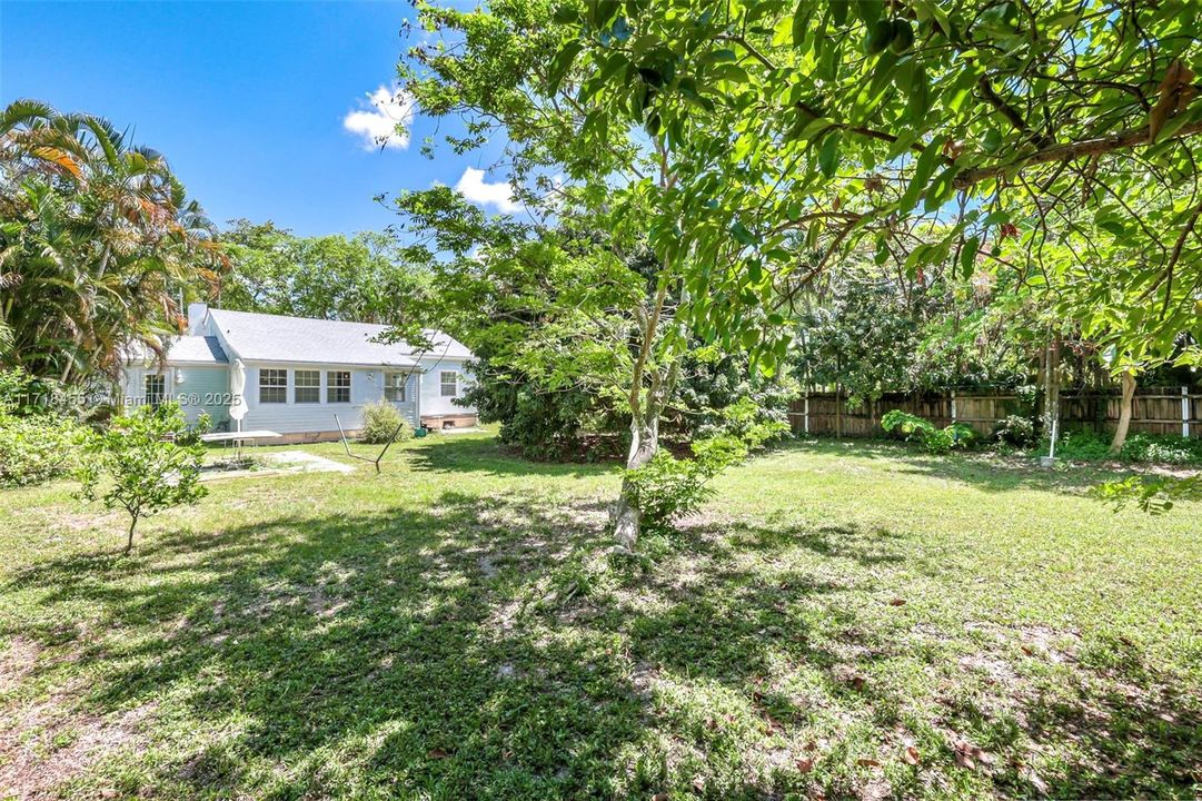 Recently Sold: $891,500 (2 beds, 1 baths, 1197 Square Feet)