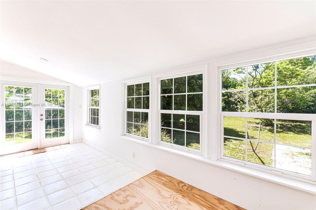 Recently Sold: $891,500 (2 beds, 1 baths, 1197 Square Feet)