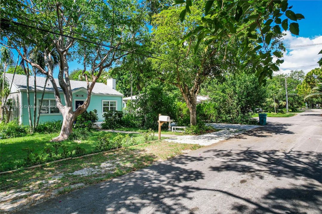 Recently Sold: $891,500 (2 beds, 1 baths, 1197 Square Feet)