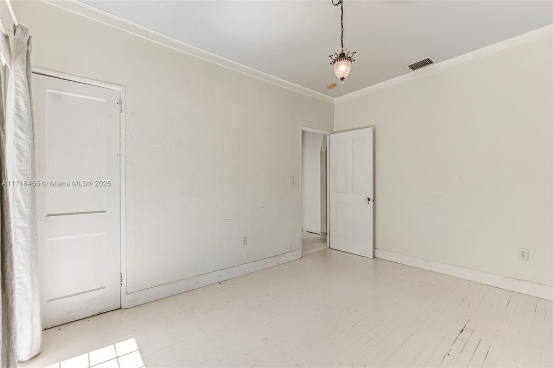 Recently Sold: $891,500 (2 beds, 1 baths, 1197 Square Feet)