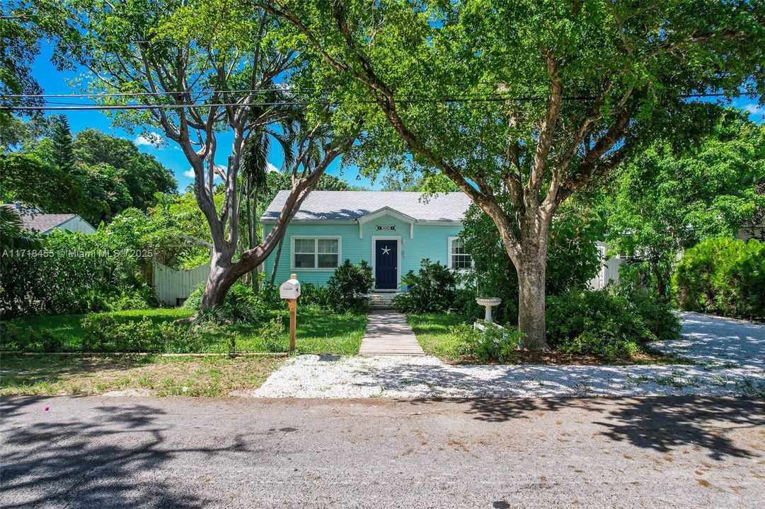 Recently Sold: $891,500 (2 beds, 1 baths, 1197 Square Feet)