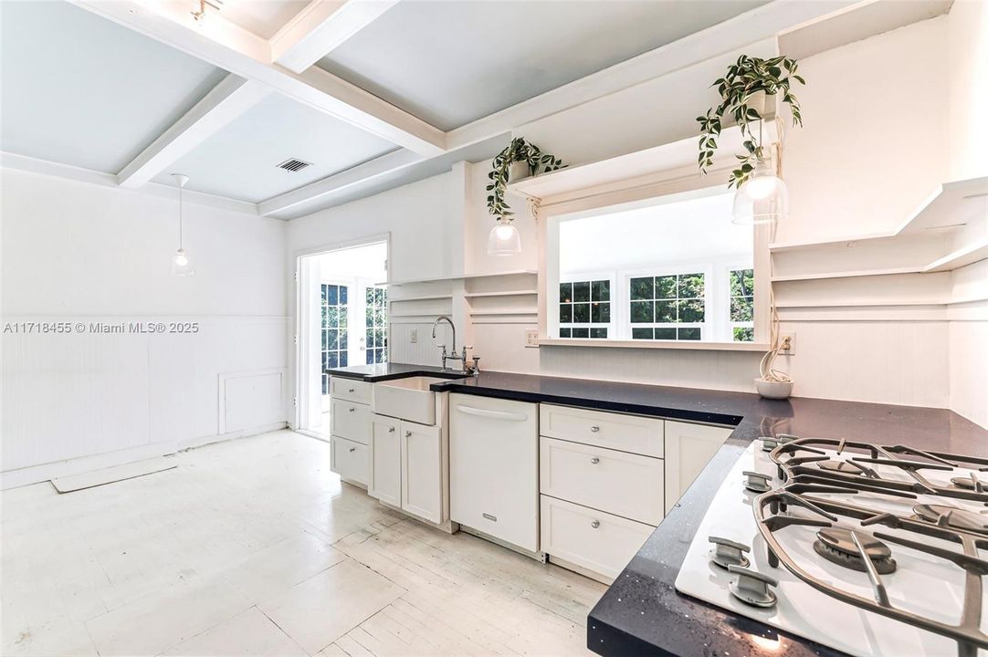 Recently Sold: $891,500 (2 beds, 1 baths, 1197 Square Feet)