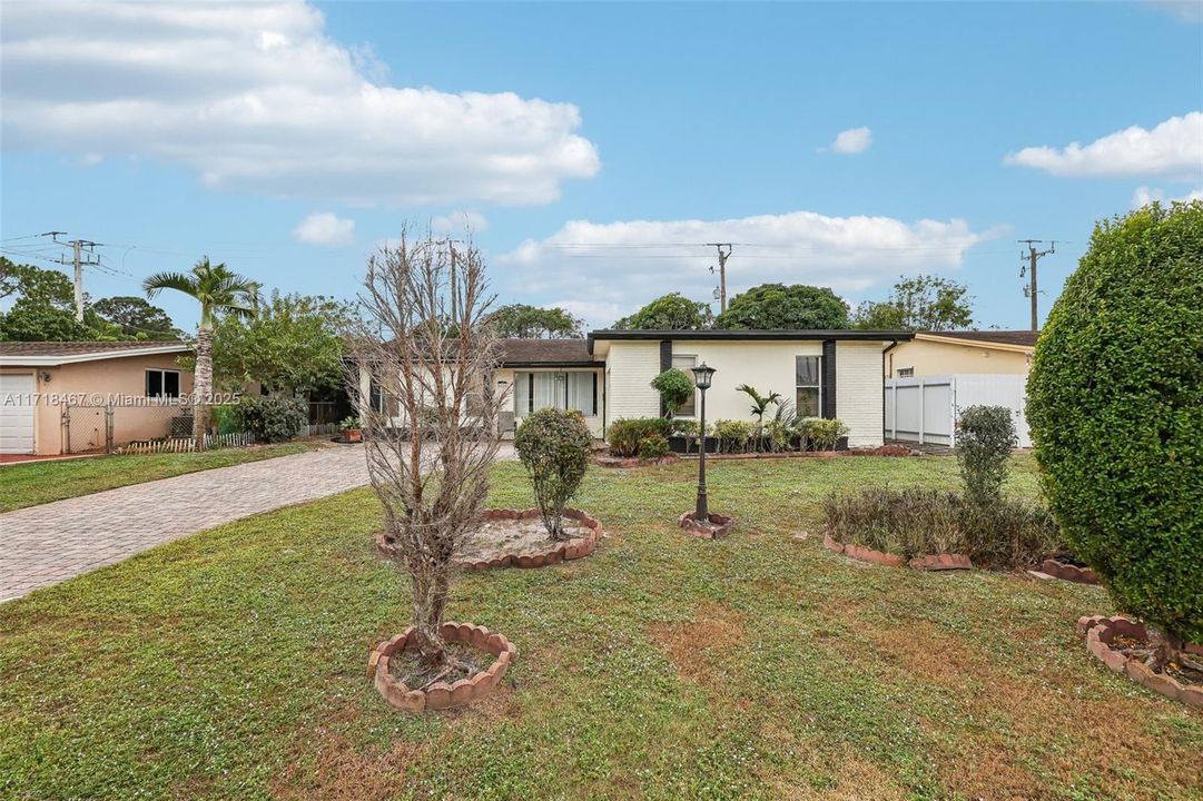 For Sale: $450,000 (3 beds, 2 baths, 1758 Square Feet)