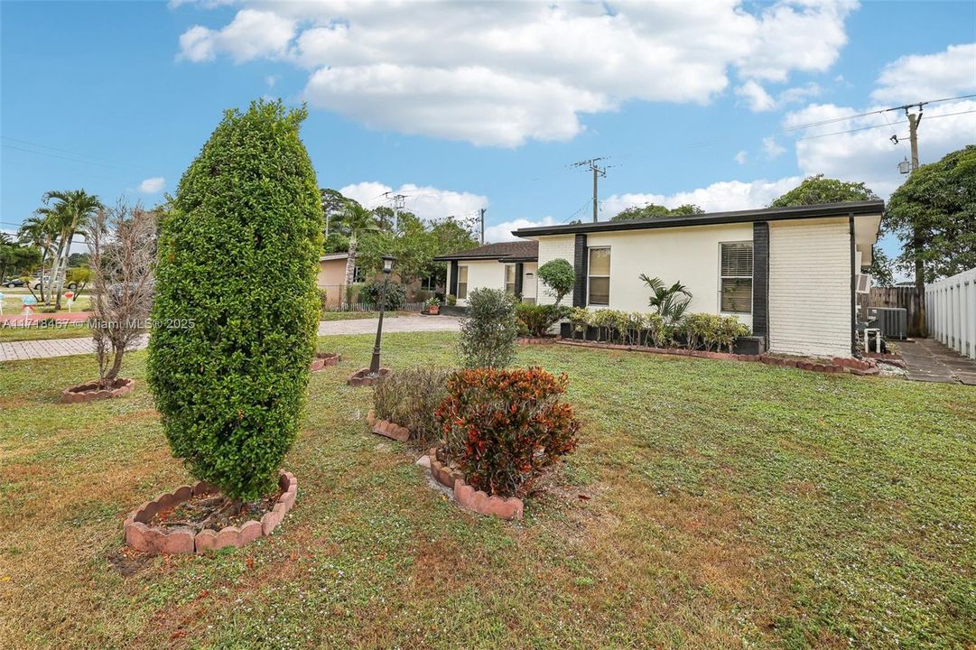 For Sale: $450,000 (3 beds, 2 baths, 1758 Square Feet)