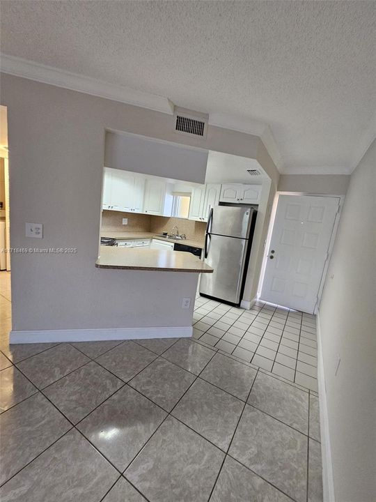 For Rent: $1,950 (1 beds, 1 baths, 810 Square Feet)