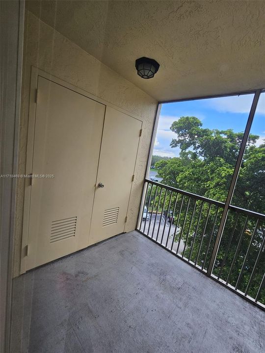 For Rent: $1,950 (1 beds, 1 baths, 810 Square Feet)