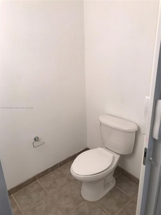 For Rent: $2,600 (2 beds, 1 baths, 822 Square Feet)