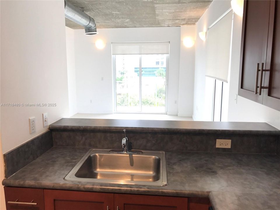 For Rent: $2,600 (2 beds, 1 baths, 822 Square Feet)