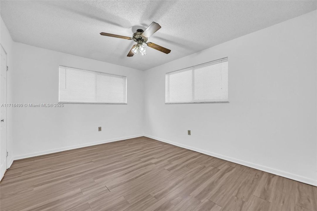 For Sale: $230,000 (2 beds, 2 baths, 840 Square Feet)