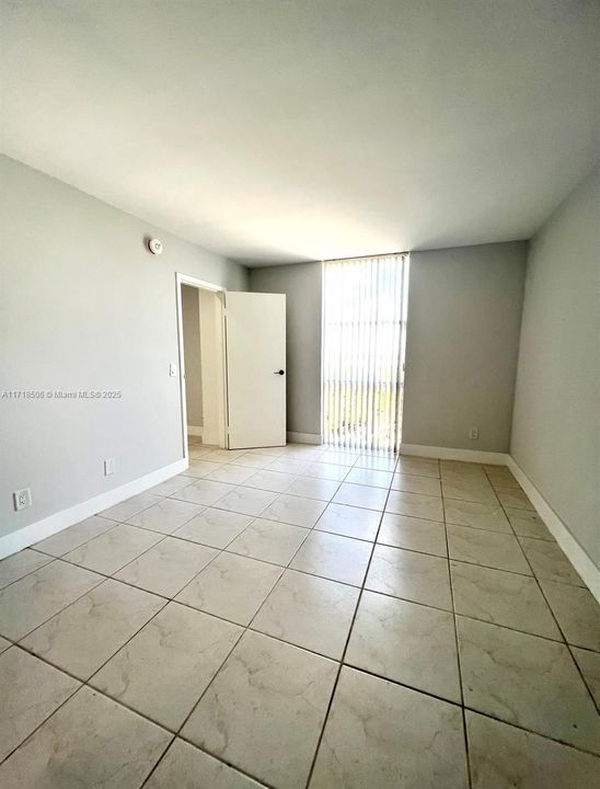 For Rent: $2,450 (2 beds, 2 baths, 1050 Square Feet)