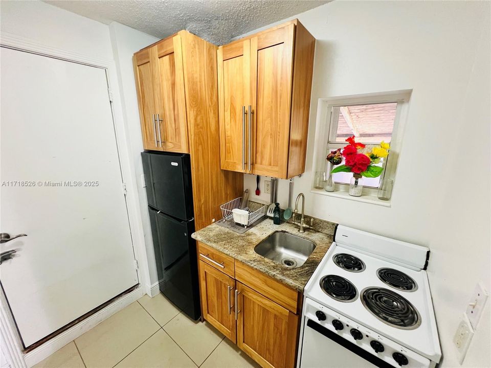 For Rent: $1,500 (1 beds, 1 baths, 1855 Square Feet)