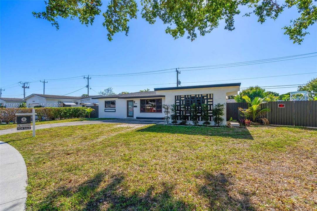 For Sale: $599,000 (3 beds, 2 baths, 1377 Square Feet)